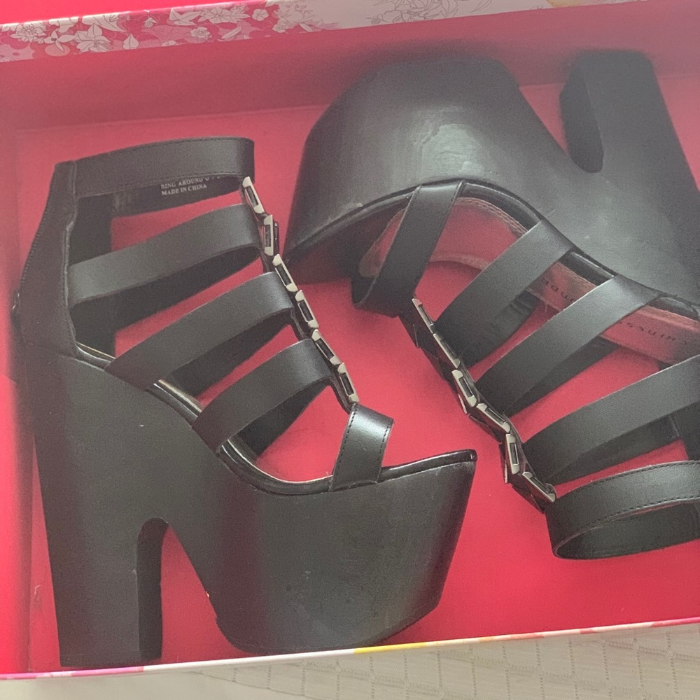 Chinese laundry platform sandals